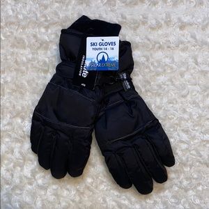 NWT Youth 14-16 winter gloves!